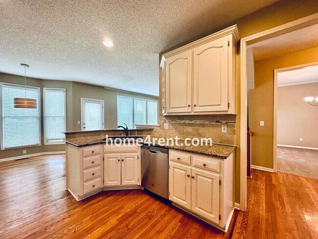Building Photo - Fantastic South Overland Park Home in Blue...