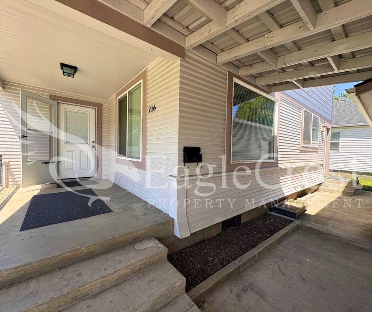 Building Photo - Spacious 3-Bedroom, 2-Bath Home on a Corner Lot-Students Encouraged To Apply
