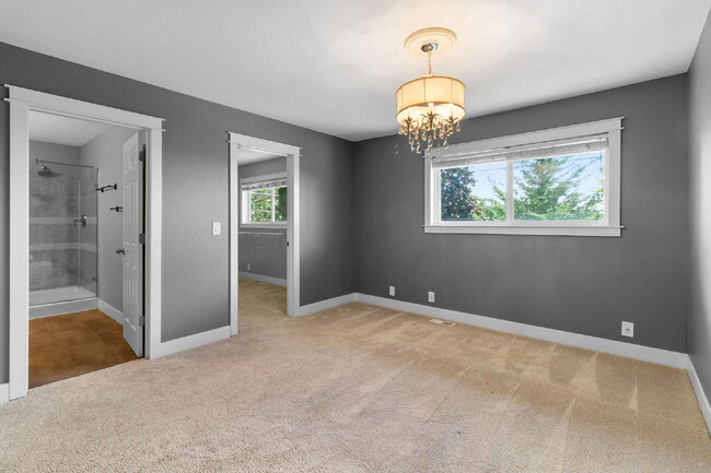 Building Photo - Beautiful Happy Valley Home; Large Lot; In...