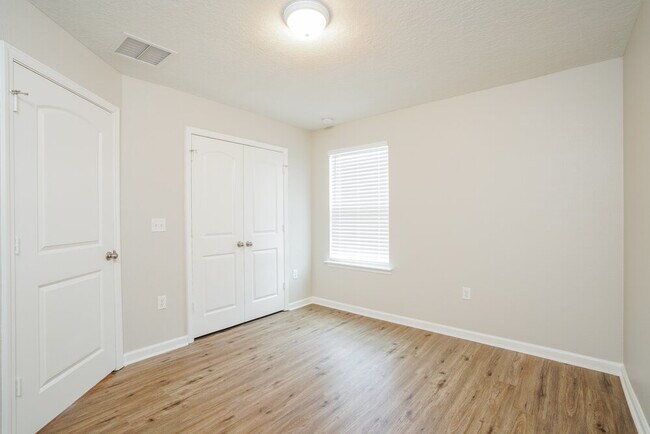 Building Photo - 3229 Hidden Meadows Ct