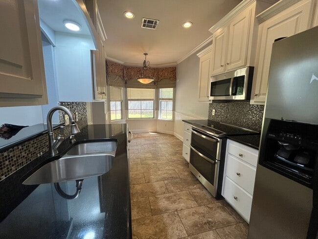 Building Photo - 1050 Azalea Garden Dr