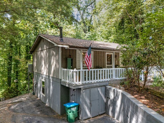 Building Photo - 3 Shadywood Cir