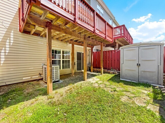 Building Photo - 15716 Palermo Terrace