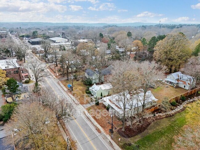 Building Photo - 505 N Greensboro St