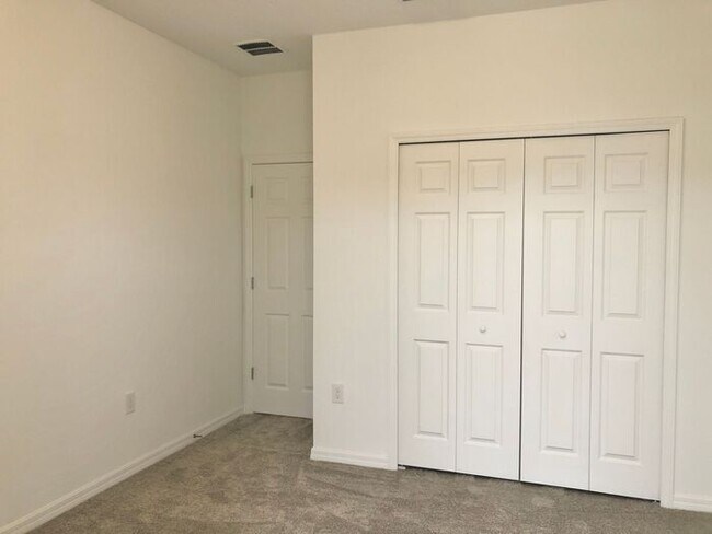 Building Photo - Beautiful 3/2.5 Newly Appointed Home with ...
