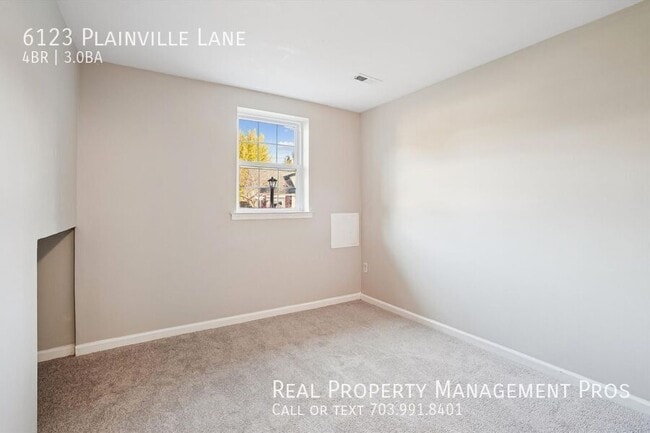 Building Photo - 6123 Plainville Ln