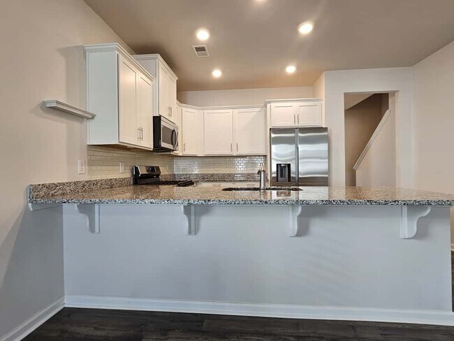 Building Photo - 369 Highline Trl