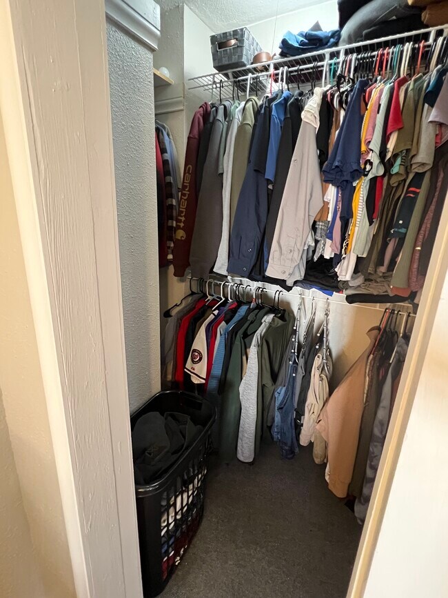 bedroom 1-closet - 1314 Lincoln Way