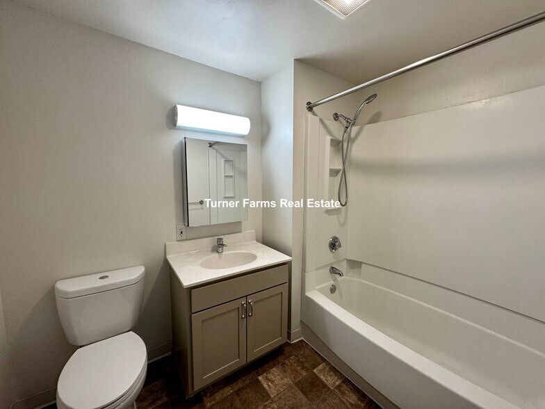 Building Photo - 2 Smith St