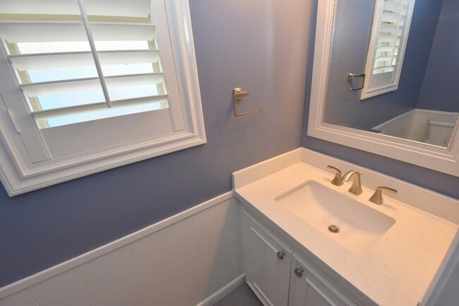 Building Photo - 10802 Meadow Lake Ln