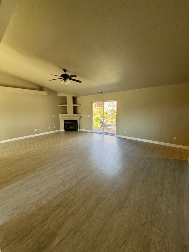 Building Photo - 4-Bedroom Home with Updated Kitchen and Co...