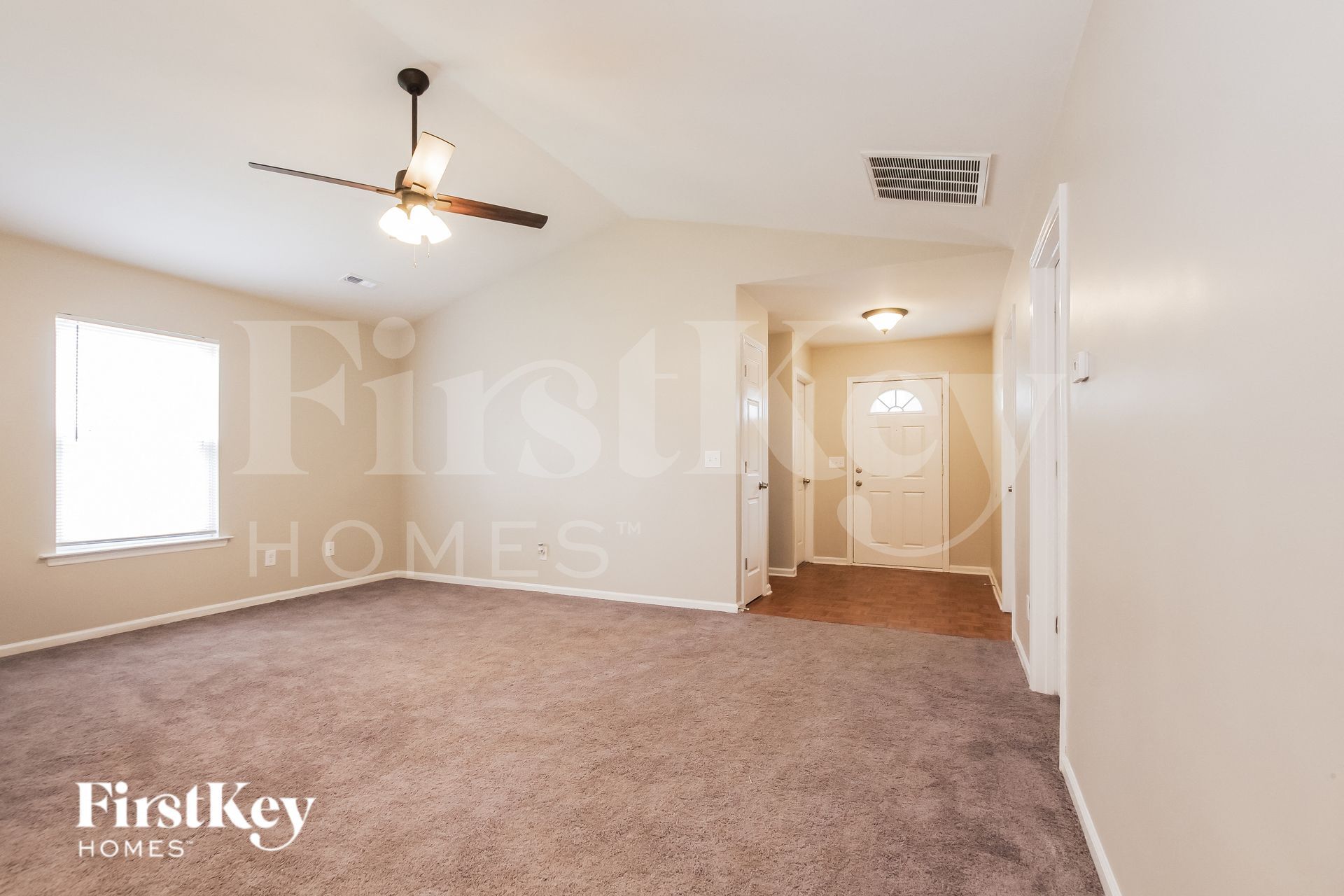 Building Photo - 5823 Hamilton Oaks Dr