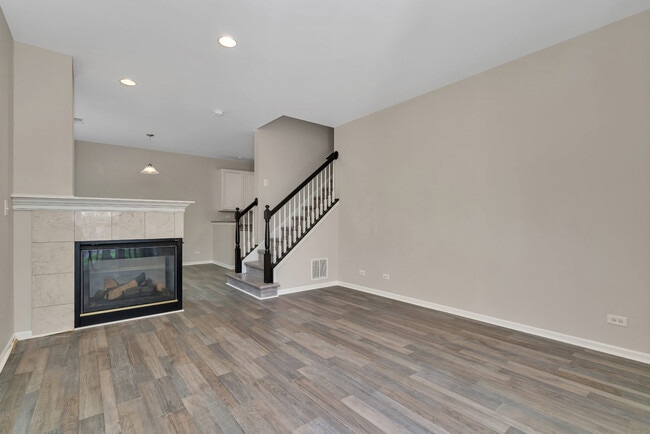 Building Photo - 2576 Hillsboro Blvd