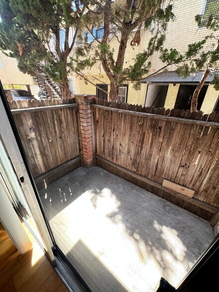 Building Photo - 1317 S Bundy Dr