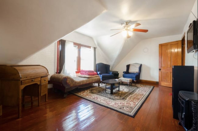 Building Photo - 2451 Maplewood Ave