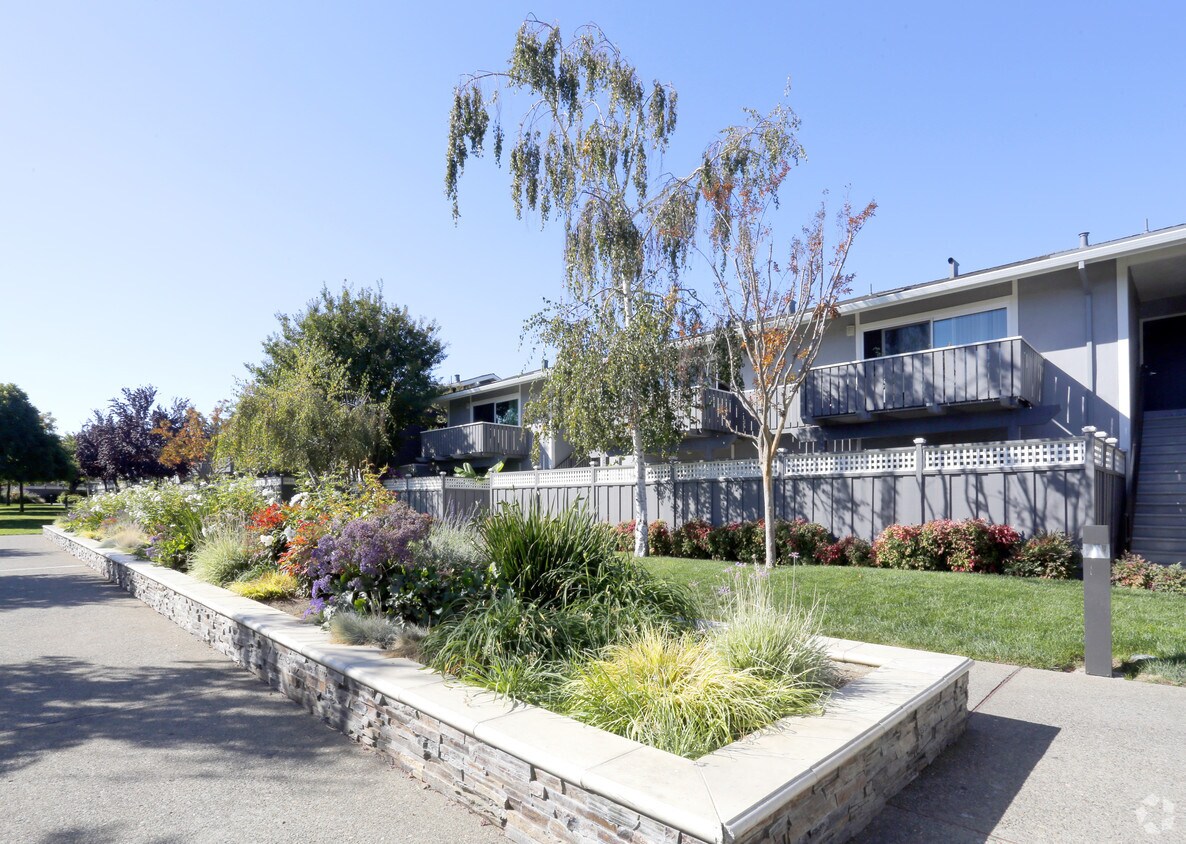 Village Green Apartments Cupertino