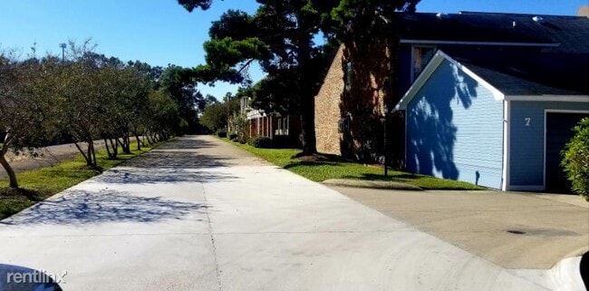 Building Photo - 2 br, 2 bath Condo - 152 S Foster Dr