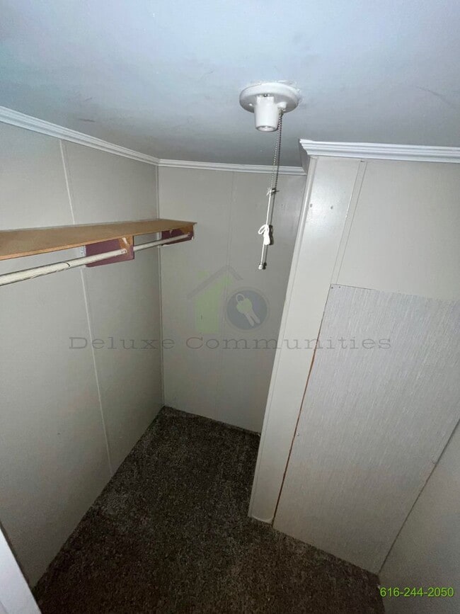 Building Photo - 3 Bedroom Mobile Home! Available NOW! Midd...