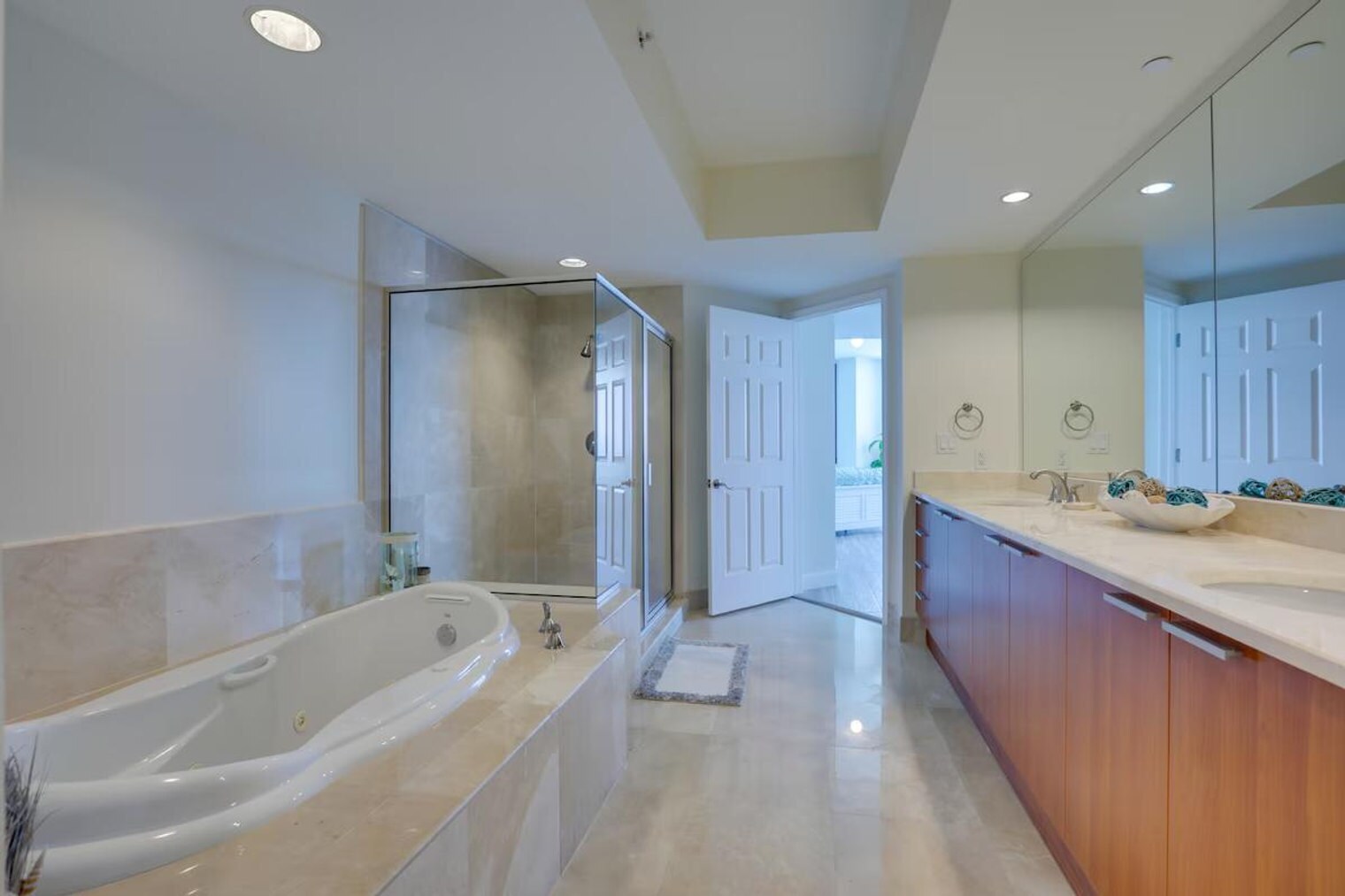 Building Photo - 241 Riverside Dr