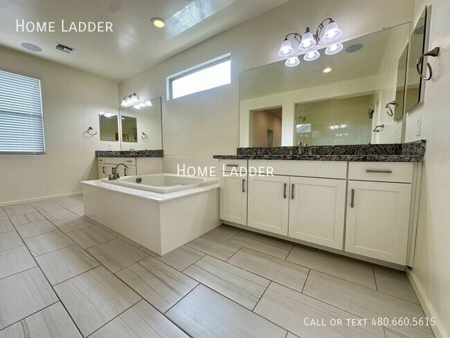 Building Photo - 3133 N Loma Vista