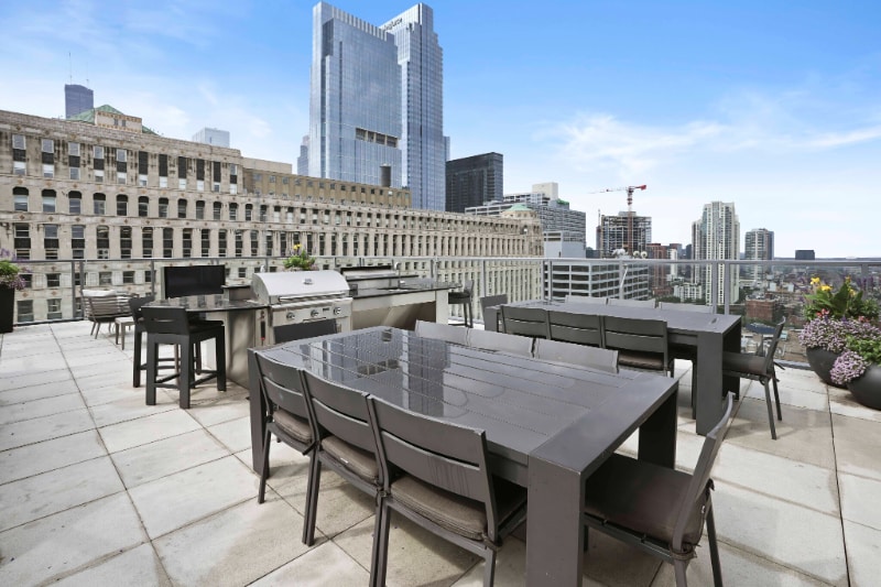 Building Photo - 213 W Hubbard St