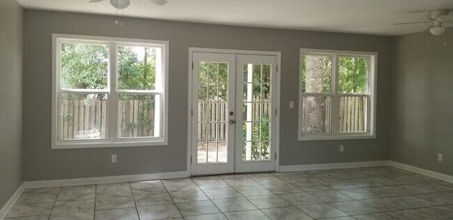 Building Photo - 181 Candle Brook Dr