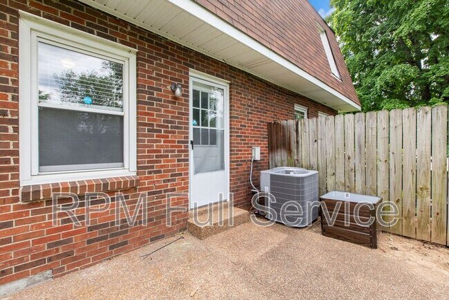 Building Photo - 1112 McAlpine Avenue