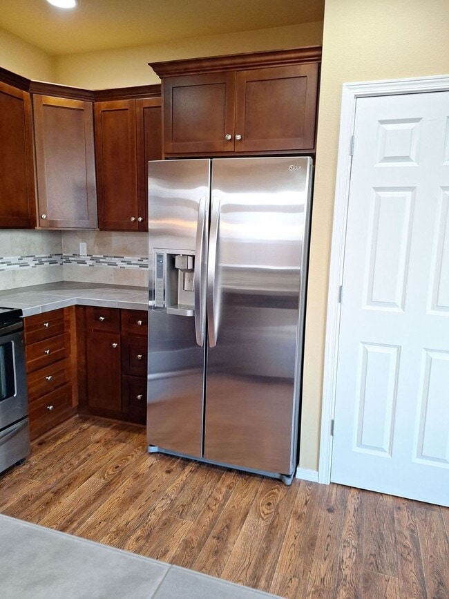 Building Photo - Central Valley Area - 2 Story Home (3Bed, 2.5 Bath)