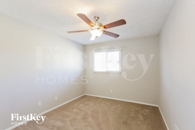 Building Photo - 402 E Dunbar Dr