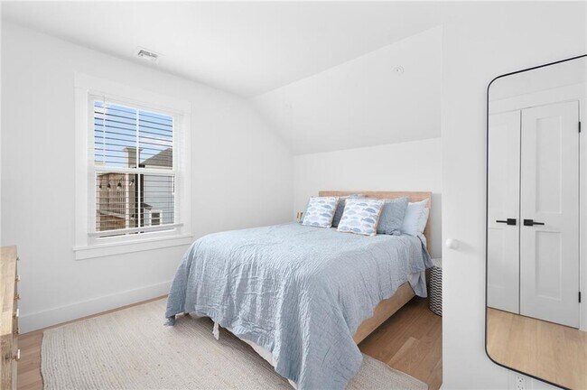 Building Photo - 69 Connection St