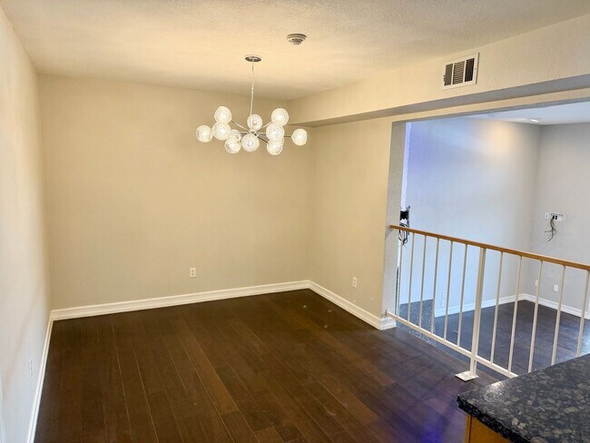 Building Photo - 408 N Broadway