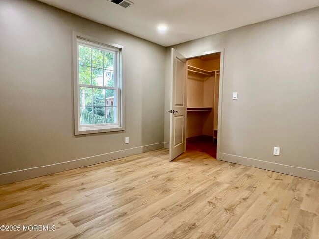 Building Photo - 7-1 Seattle Ct