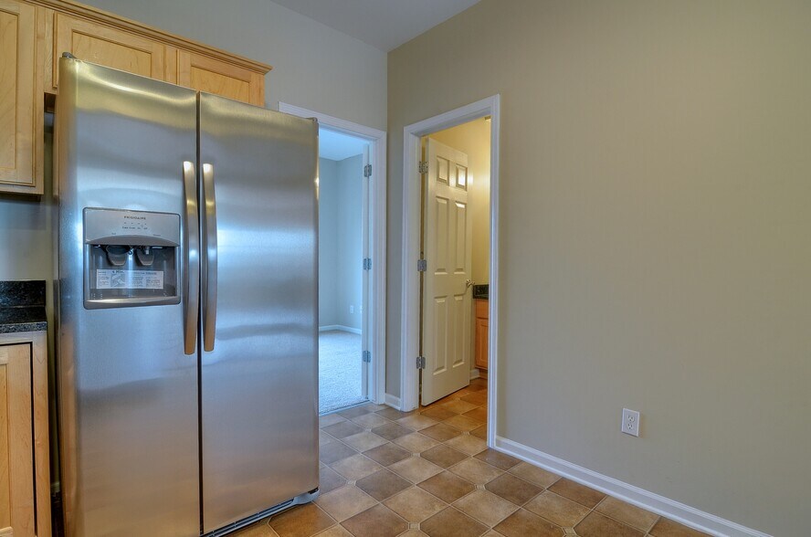 Building Photo - 2136 Knotty Pine