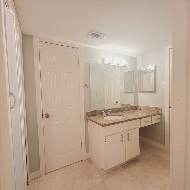 Building Photo - 2333 Bering Dr