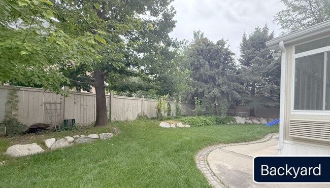Building Photo - 8017 Showcase Ln