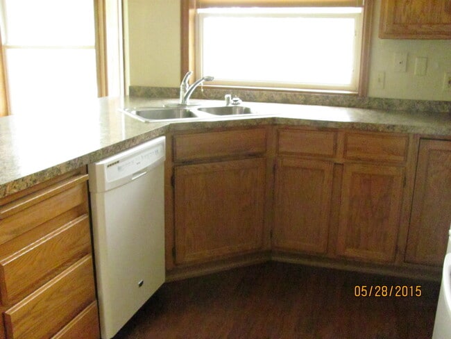 Building Photo - Spacious Single Family Home with a Beautif...