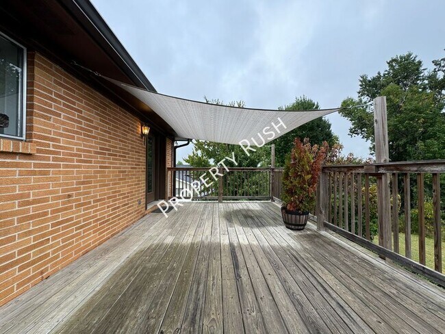 Building Photo - 2307 Arroyo Dr