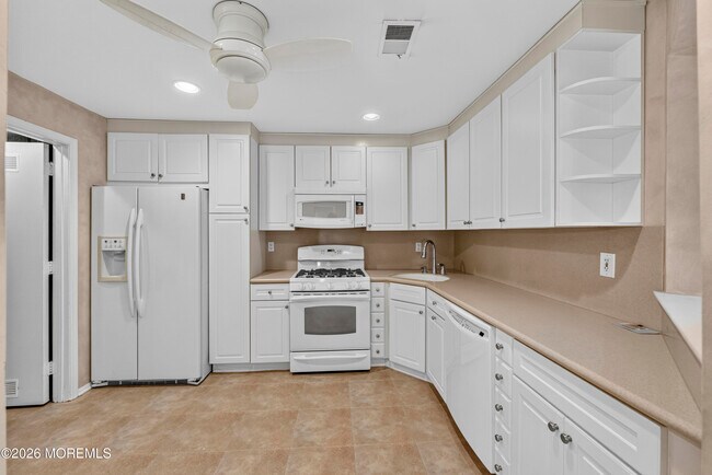 Building Photo - 398 Hampton Pl