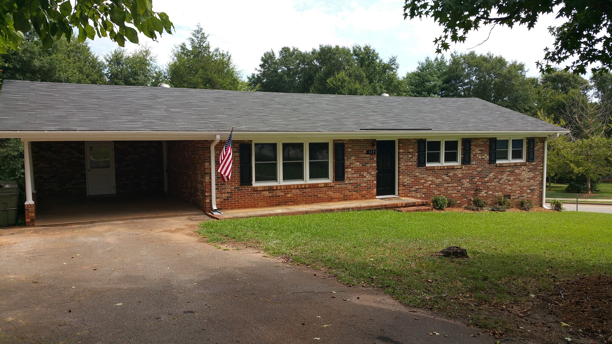 Building Photo - 119 Karen drive