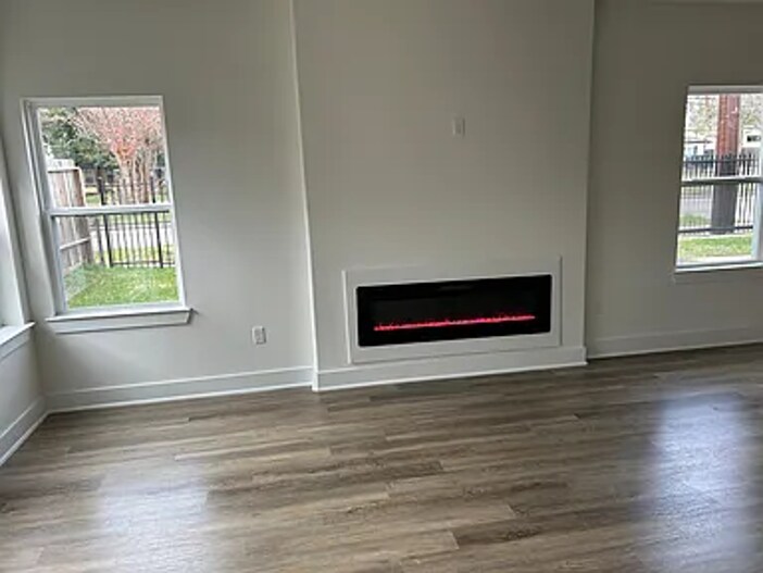 Building Photo - 855 S Victory Dr
