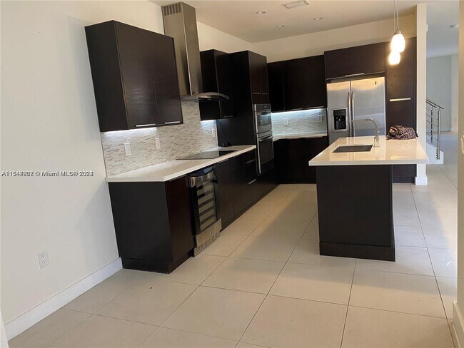 Building Photo - 6416 NW 105th Pl