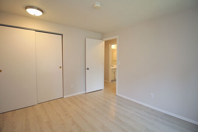 Building Photo - Freshly Remodeled Sprawling 3 Bed, 2 Bath ...