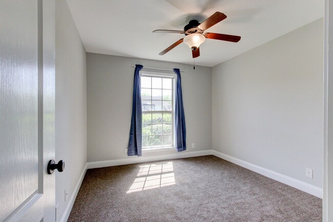 Building Photo - Bonus room is HUGE.  WOW