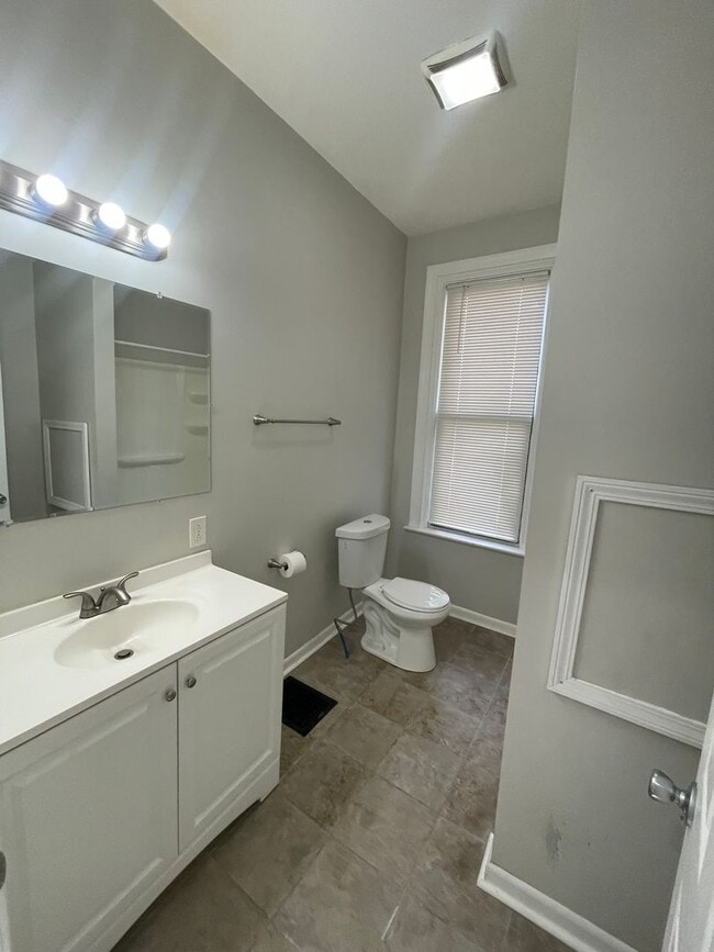 Building Photo - 701 Taylor Ave