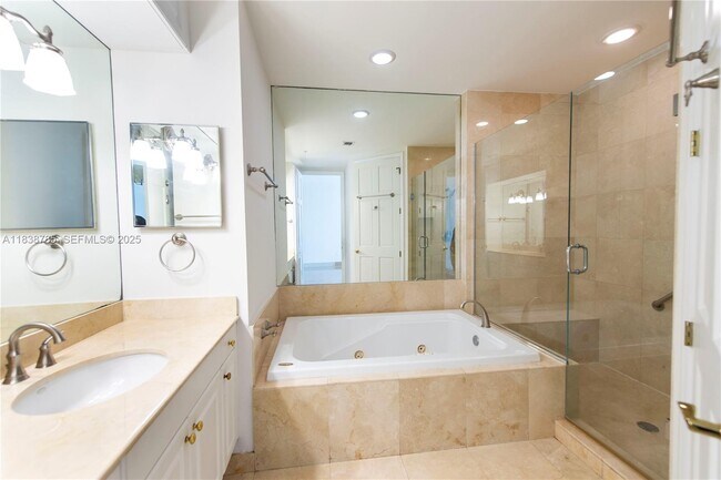 Building Photo - 626 Coral Wy