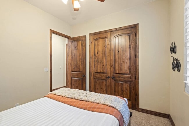 Building Photo - 1922 N Pebble Beach Dr