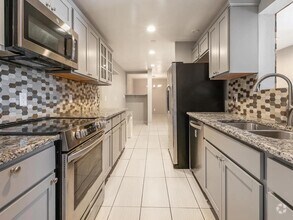 Building Photo - 550 S 400 E