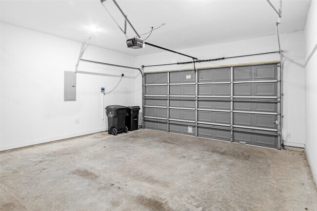 Building Photo - 17127 Crimson Crest Dr