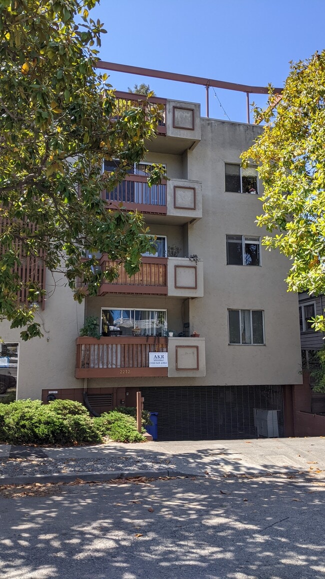 Building Photo - 2212 Blake St