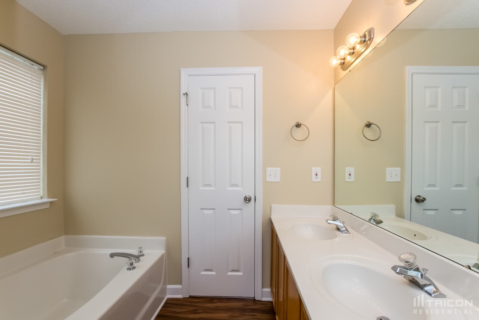 Building Photo - 11305 Silver Glen Ln